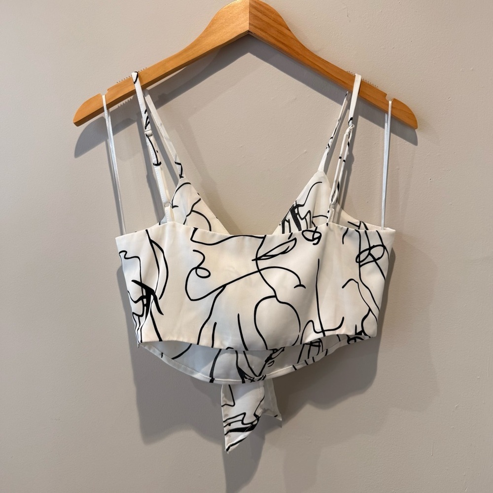 Le Lis Abstract Pattern Crop Top - Picture 8 of 8